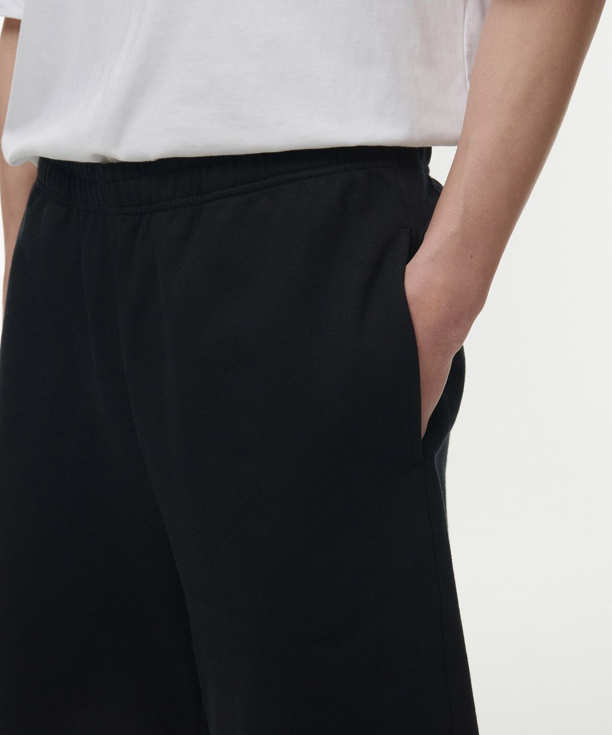 무신사 스탠다드(MUSINSA STANDARD) 스웨트 쇼츠 [블랙]