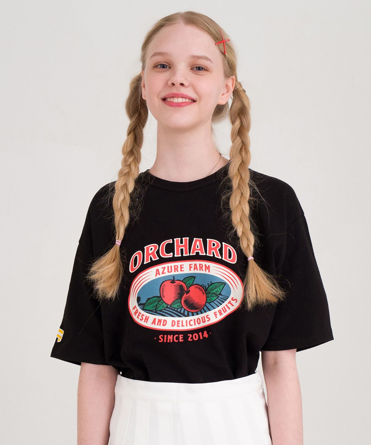 메인부스(MAINBOOTH) Apple T-shirt(BLACK)