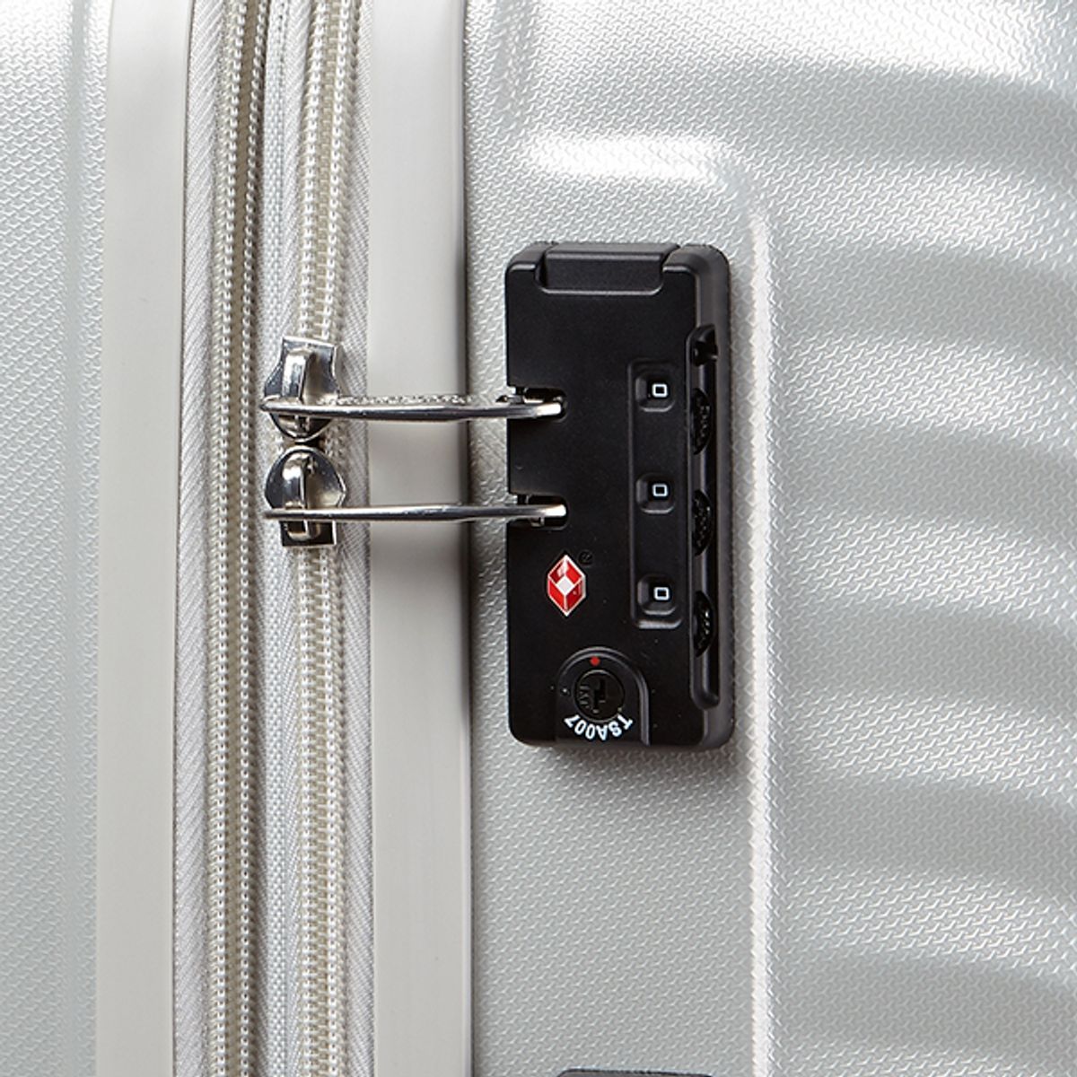 아메리칸투어리스터(AMERICAN TOURISTER) SKY COVE 캐리어 여행가방 69/25 EXP TSA SILKY WHITE GE415005