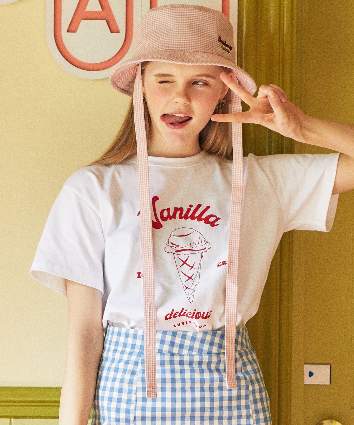 러브이즈트루(LUVISTRUE) DE VANILLA TEE(WHITE)