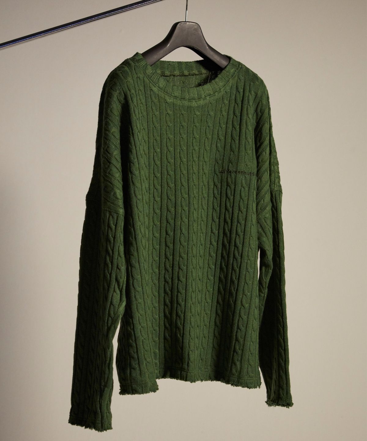 디퍼런트벗세임(DIFFERENTBUTSAME) embroidery knit green