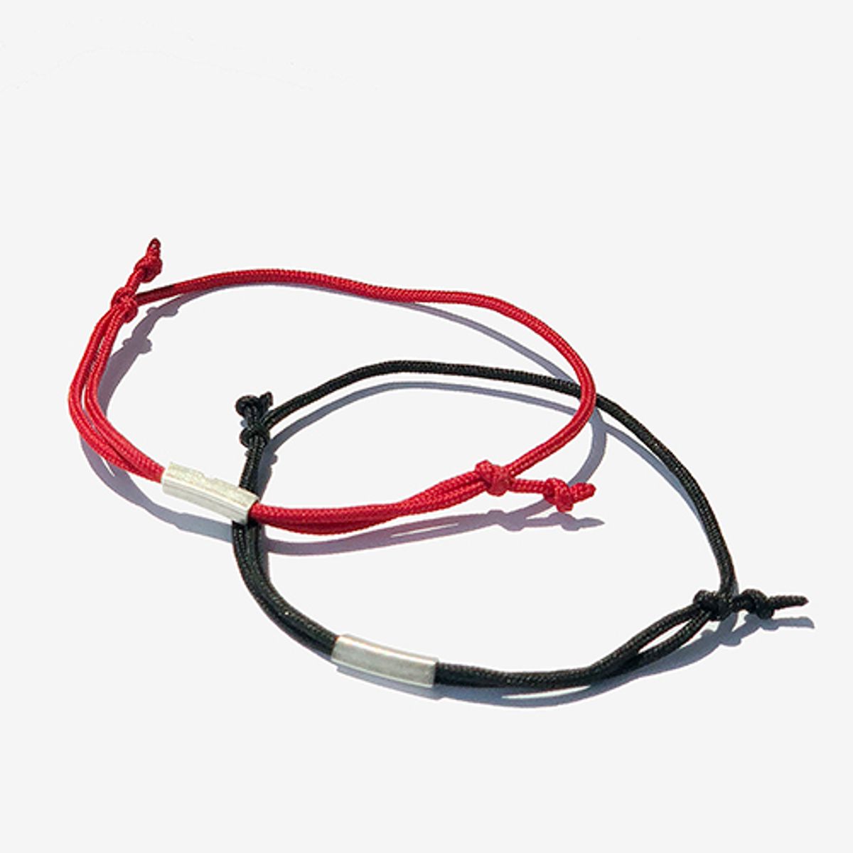 러쉬오프(RUSH OFF) Unisex Red & Black Casual Knot Bracelet 2 Set / 레드&블랙 캐주얼 매듭 팔찌 2세트