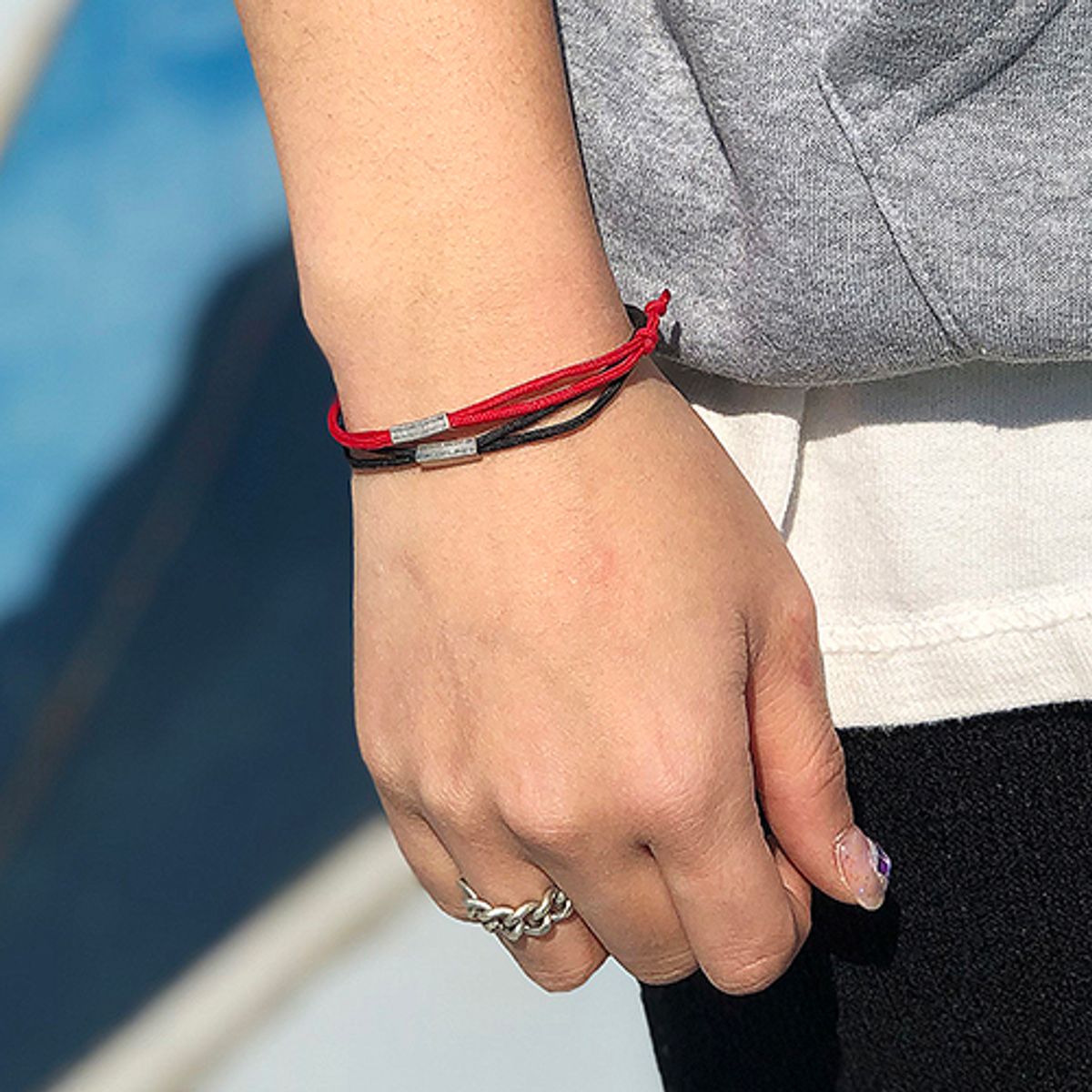 러쉬오프(RUSH OFF) Unisex Red & Black Casual Knot Bracelet 2 Set / 레드&블랙 캐주얼 매듭 팔찌 2세트