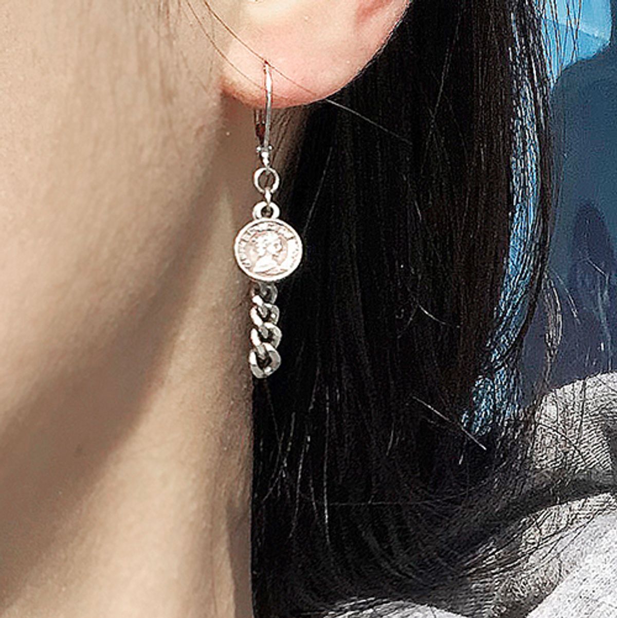 러쉬오프(RUSH OFF) Faded Unbalance Coin Earring / 페이디드 언발란스 코인귀걸이  (써지컬스틸침)