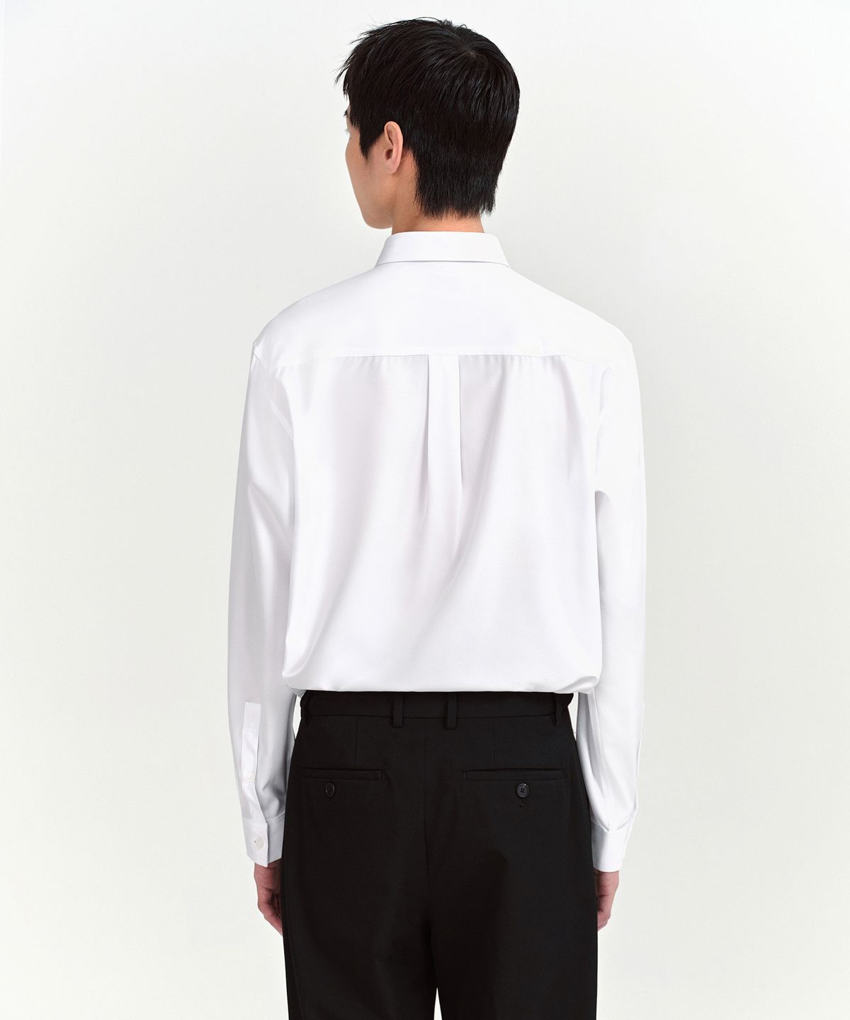 무신사 스탠다드(MUSINSA STANDARD) 릴렉스 핏 실키 셔츠 [화이트]