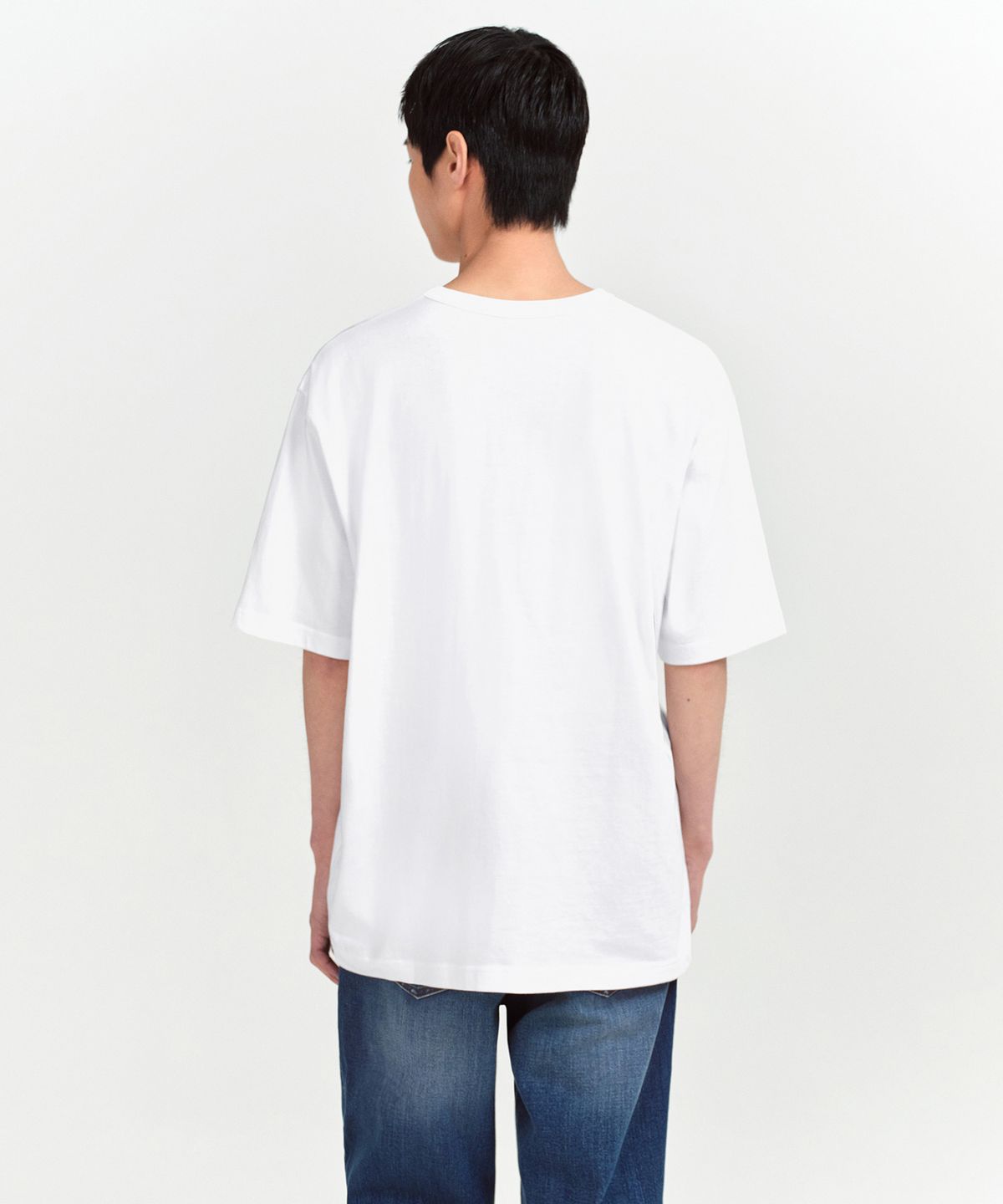 무신사 스탠다드(MUSINSA STANDARD) 릴렉스 핏 크루 넥 티셔츠 [화이트]