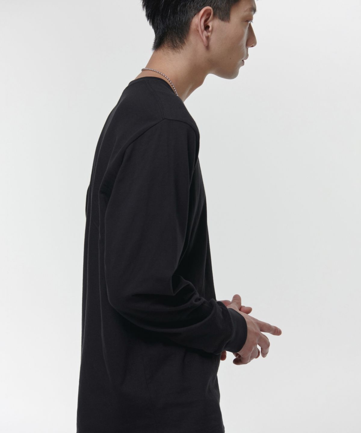 무신사 스탠다드(MUSINSA STANDARD) 크루 넥 긴소매 티셔츠 [블랙]