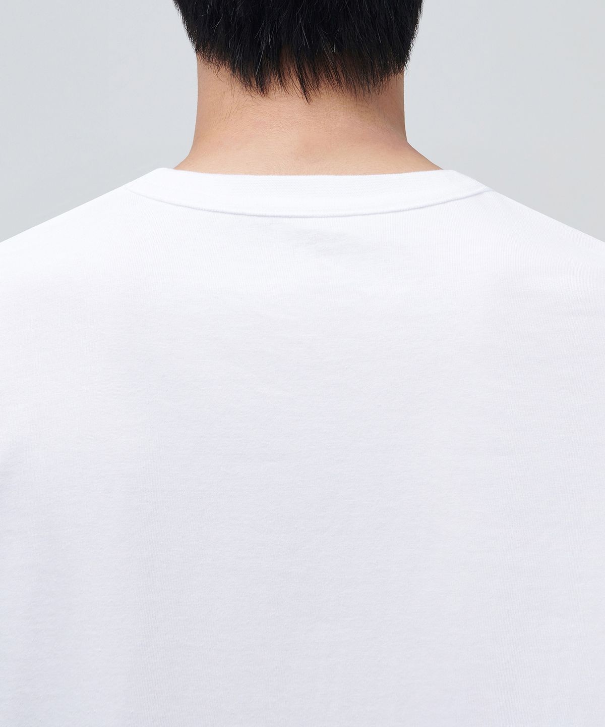 무신사 스탠다드(MUSINSA STANDARD) 릴렉스 핏 크루 넥 포켓 티셔츠 [화이트]