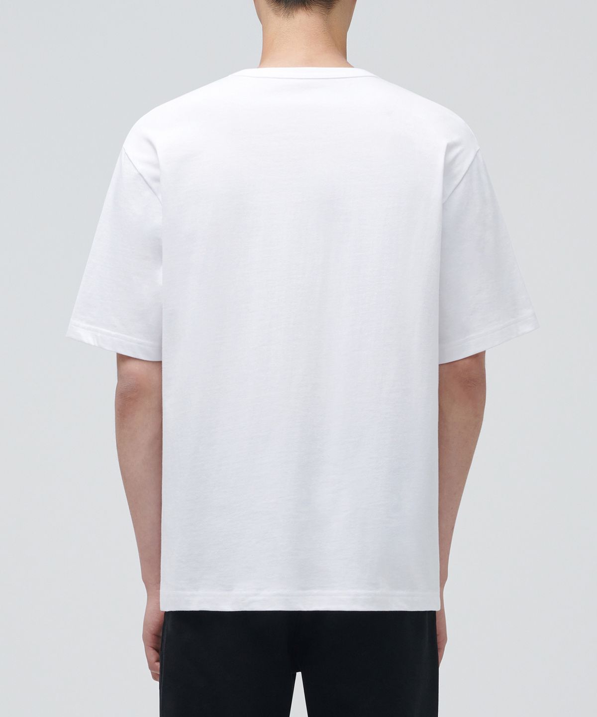 무신사 스탠다드(MUSINSA STANDARD) 릴렉스 핏 크루 넥 포켓 티셔츠 [화이트]