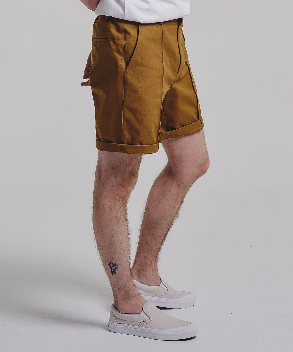 스테이지 네임(STAGE NAME) 핀턱 밴딩 반바지_카멜