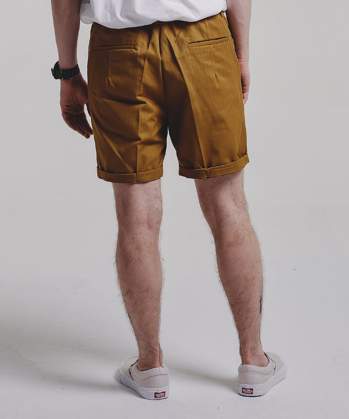 스테이지 네임(STAGE NAME) 핀턱 밴딩 반바지_카멜