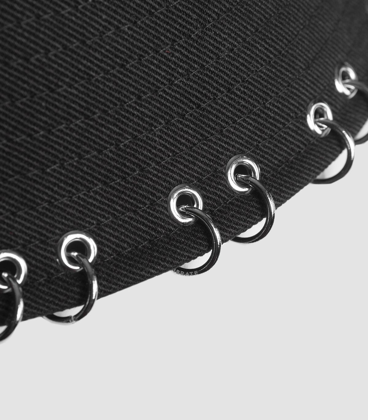 바이브레이트(VIBRATE) BLACKLINE RING PIERCING BUCKET HAT (BLACK)