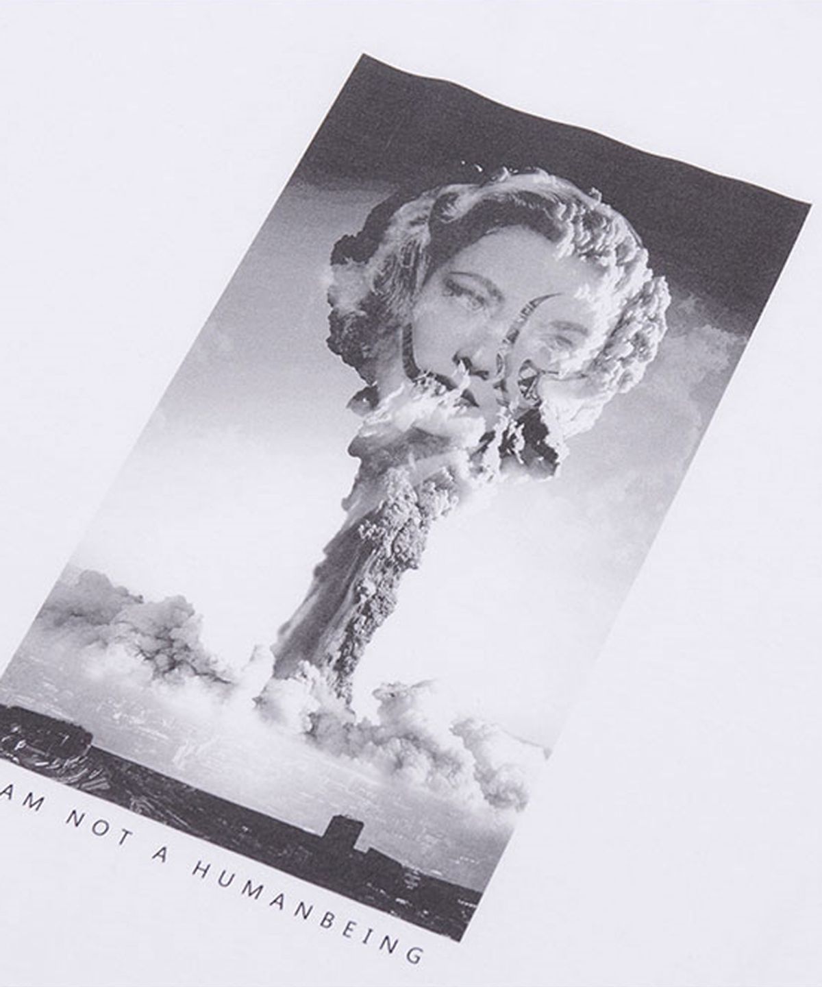 아임낫어휴먼비잉(I AM NOT A HUMAN BEING) Nuclear Tee - WHITE