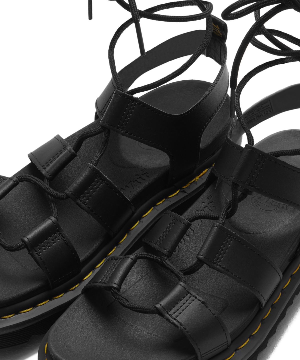 닥터마틴(DR.MARTENS) 나틸라 블랙 샌들  / 24641001