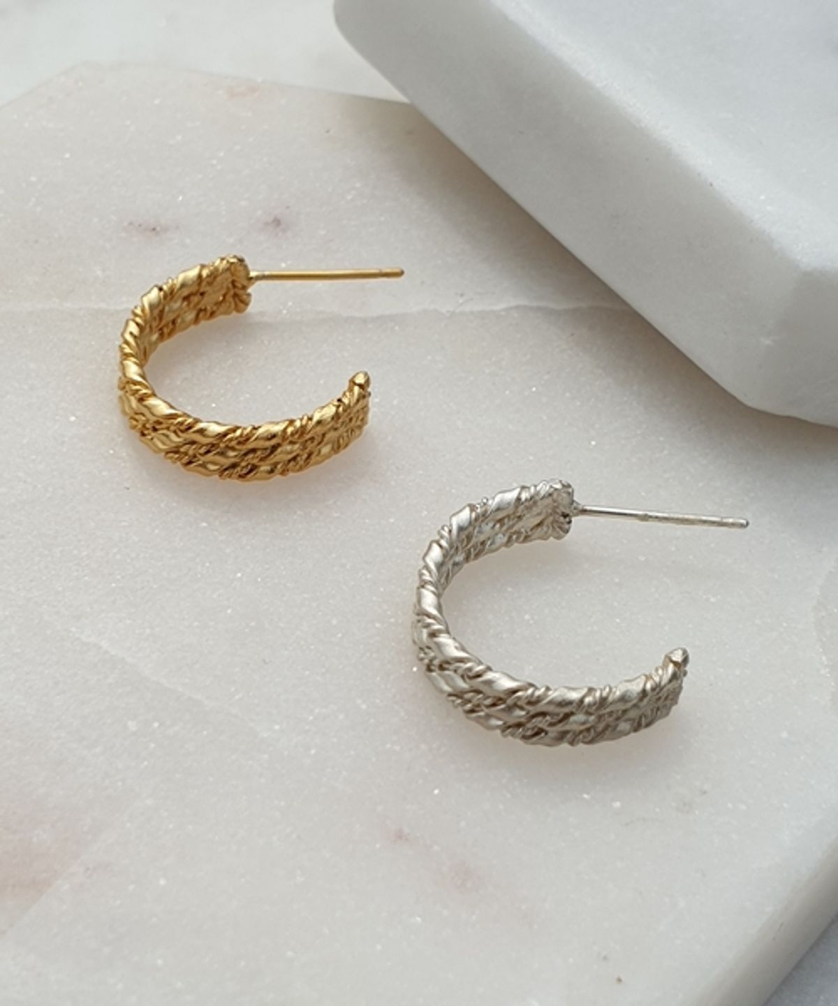 봉보(BONBEAU) 트위스트 꼬임 데일리 엔틱 귀걸이 Layered twist hoop Earrings