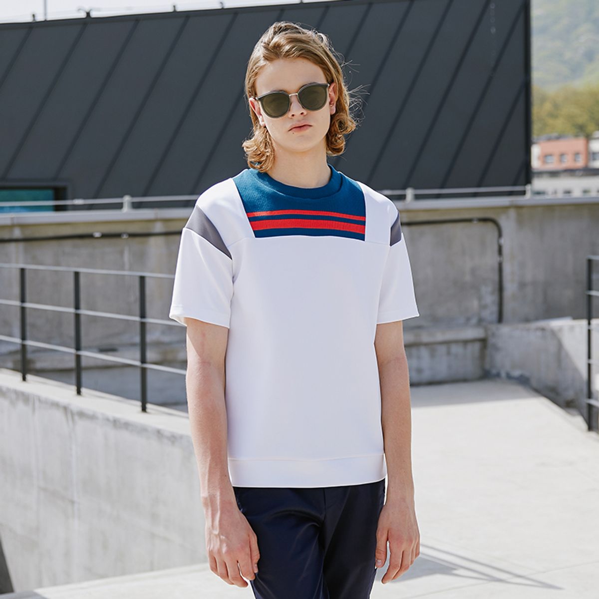커스텀어스(CUSTOMUS) 앞넥 포인트 시보리 라운드 티CFS19MKRT403
