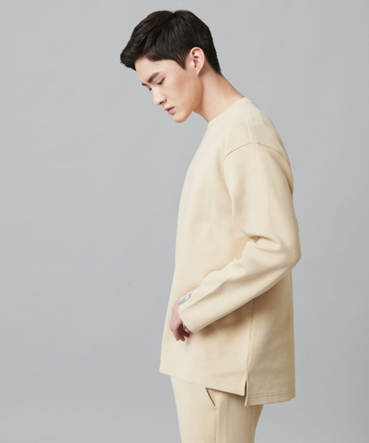 해즈(HAZ) 롱 슬리브 크루넥 티셔츠 BEIGE