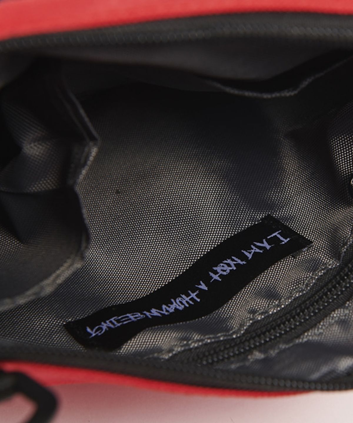 아임낫어휴먼비잉(I AM NOT A HUMAN BEING) Basic Logo Pouch Bag - RED