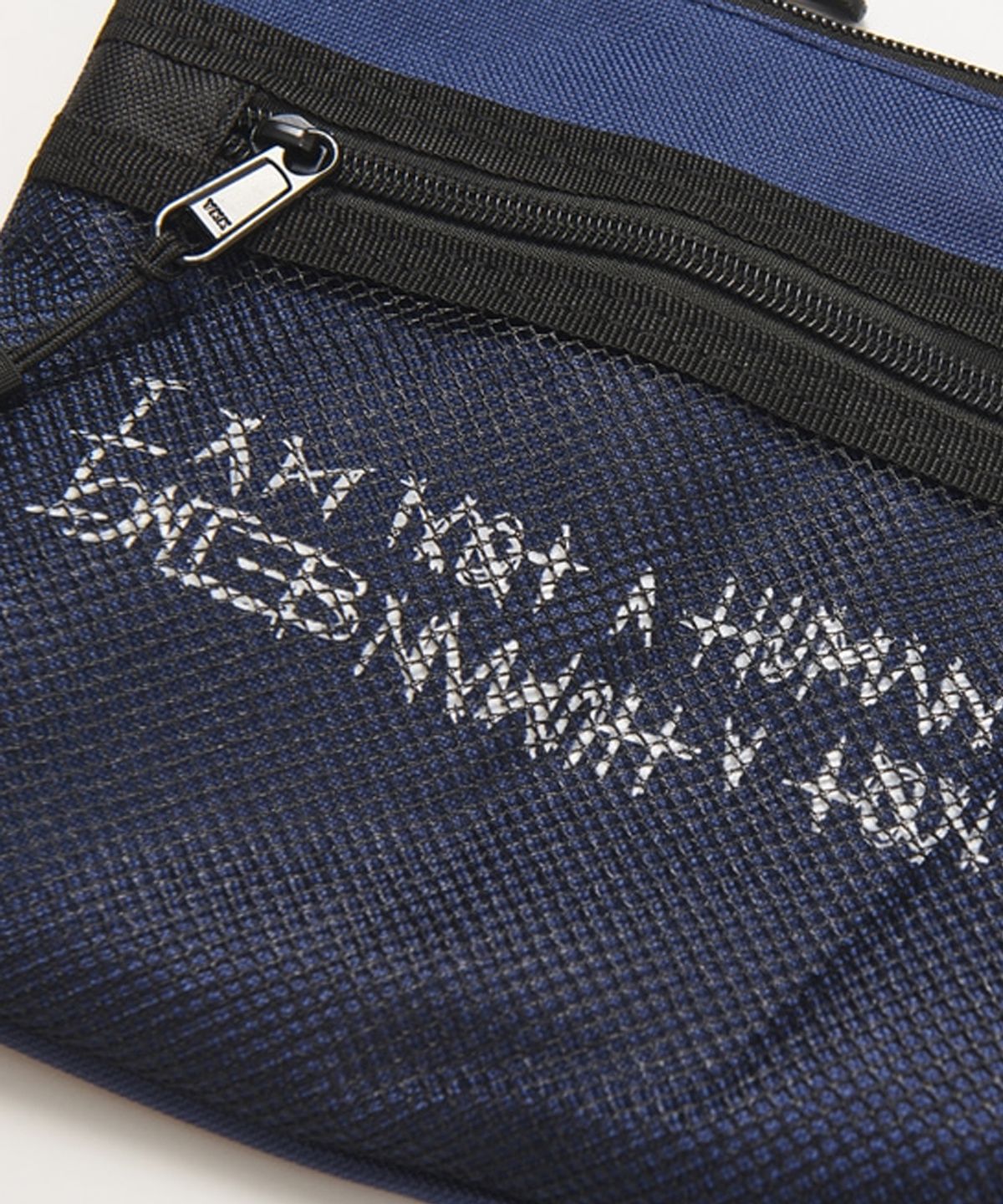 아임낫어휴먼비잉(I AM NOT A HUMAN BEING) Basic Logo Pouch Bag - BLUE