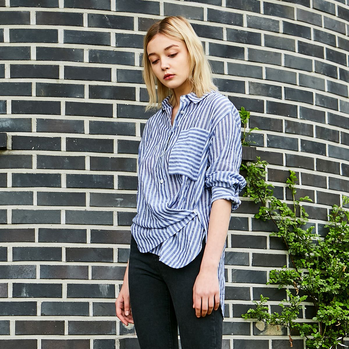 핀블랙(PINBLACK) LINEN STRIPE BLOUSE BLUE