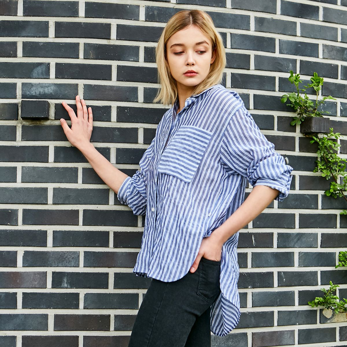 핀블랙(PINBLACK) LINEN STRIPE BLOUSE BLUE