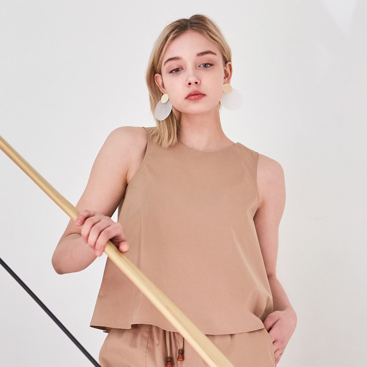 핀블랙(PINBLACK) COTTON CROP TOP BEIGE