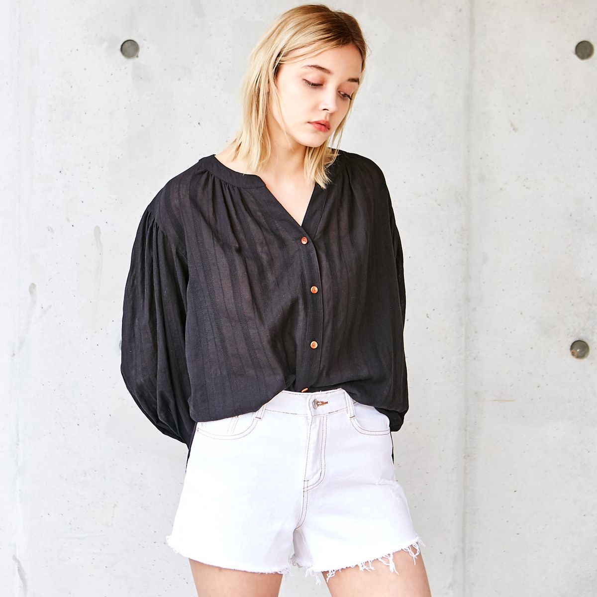 핀블랙(PINBLACK) SHORT DENIM PANTS IVORY