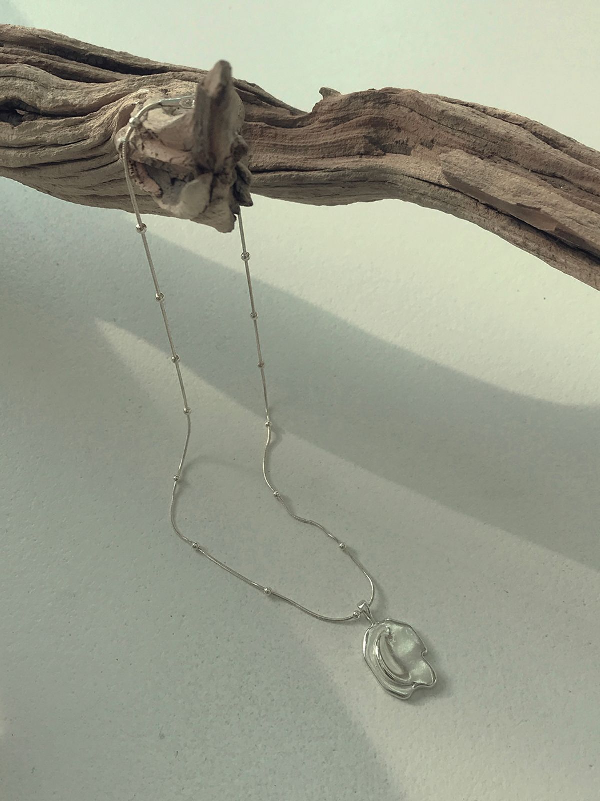스튜디오 슬몃(STUDIO SELMYEOT) MELTING MOON NECKLACE