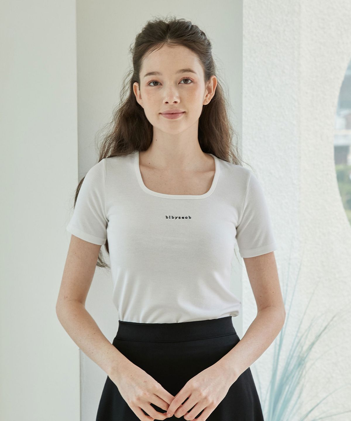 바이바이섭(BIBYSEOB) 스퀘어 자수 티셔츠 화이트 [T42]