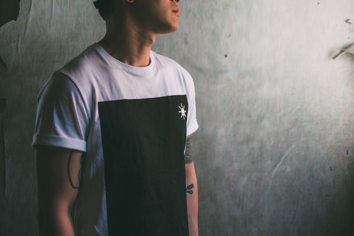 모빈스알(MOVINS.R) PENNA TDS (THE DARK SUN) SHORT TEE
