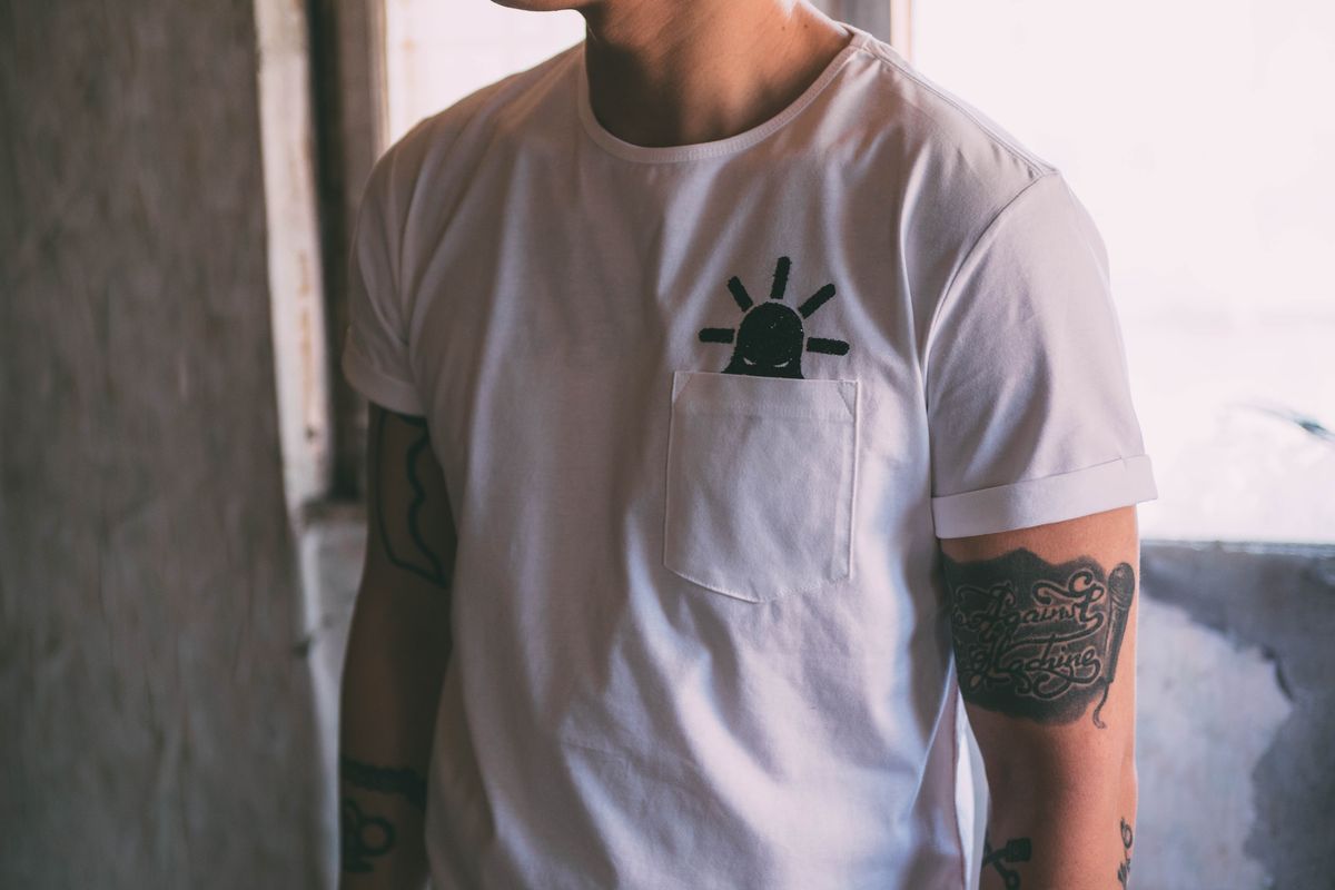 모빈스알(MOVINS.R) PENNA TAP(Take a Peep)  SHORT TEE WHITE