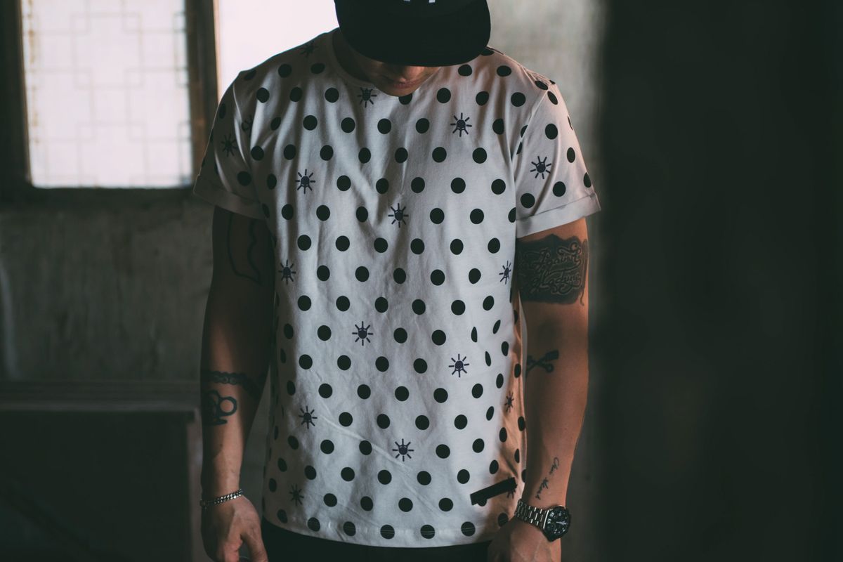 모빈스알(MOVINS.R) PENNA RAIN OF DOTS SHORT TEE WHITE