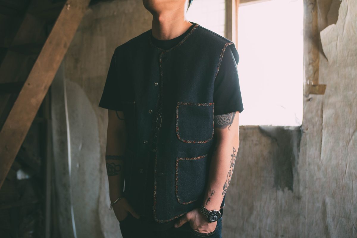 모빈스알(MOVINS.R) GRUS BINDING RAW M VEST JAPANESE BLUE