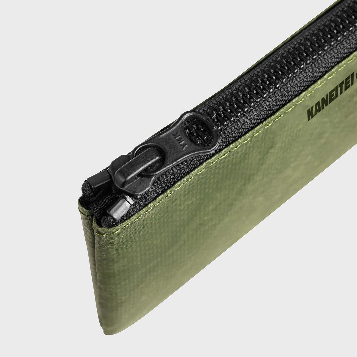 카네이테이(KANEITEI) TIGER FLAT POUCH XL (OLIVE DRAB) / UPCYCLED