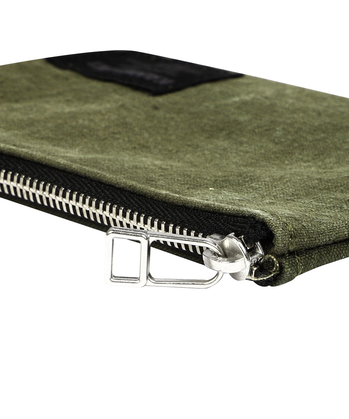 카네이테이(KANEITEI) HAIKU FLAT POUCH S (OLIVE DRAB) / UPCYCLED