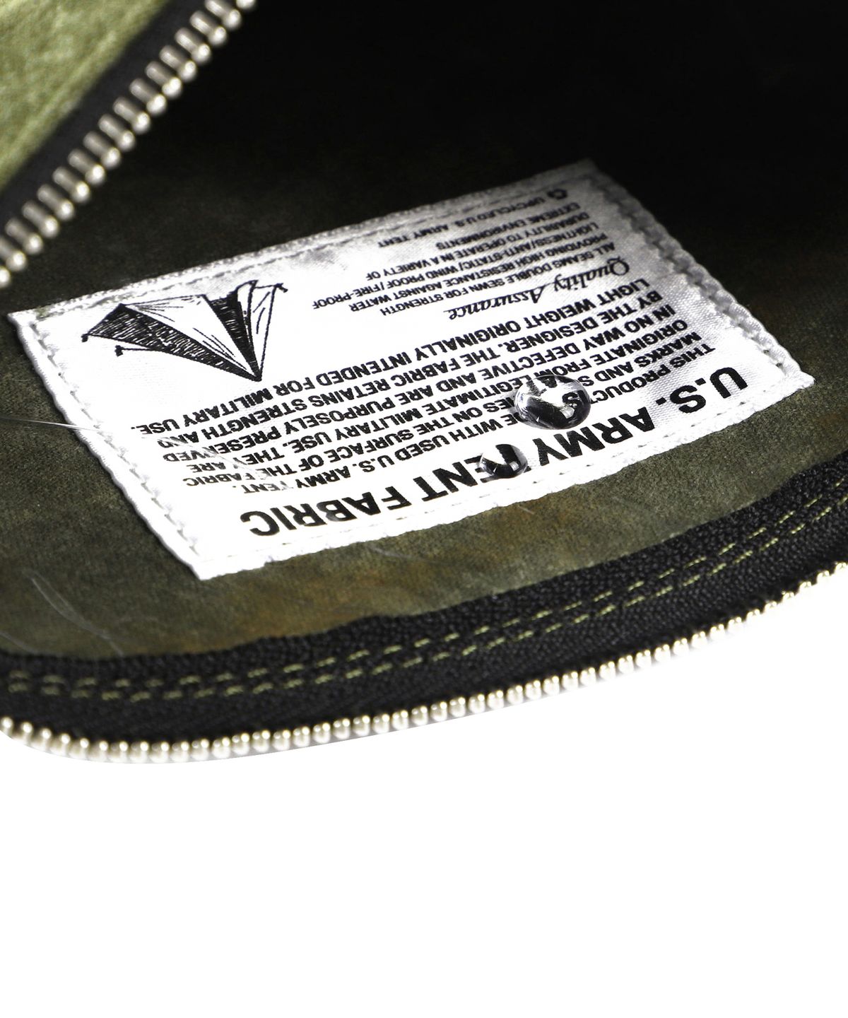 카네이테이(KANEITEI) HAIKU FLAT POUCH S (OLIVE DRAB) / UPCYCLED