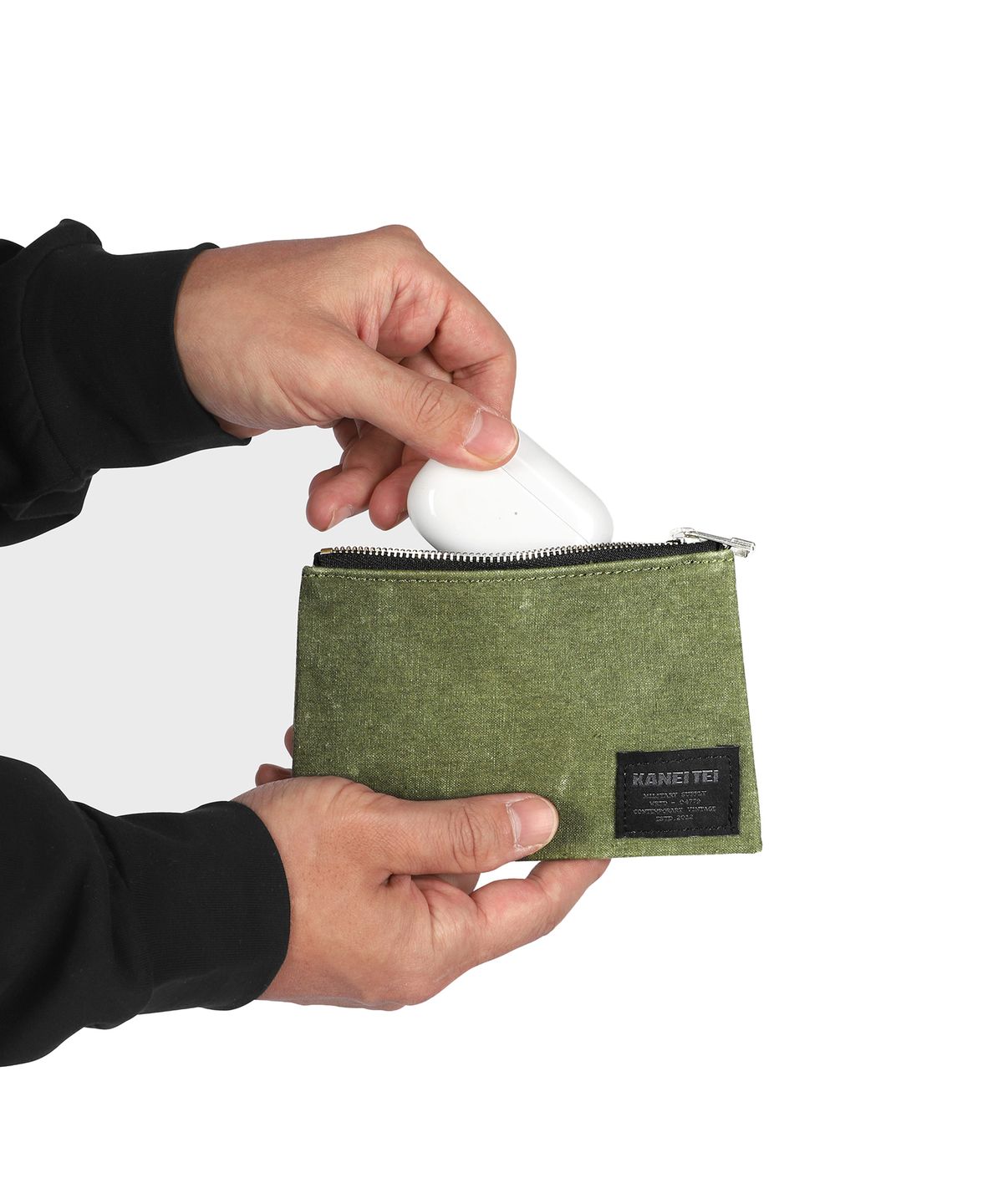 카네이테이(KANEITEI) HAIKU FLAT POUCH S (OLIVE DRAB) / UPCYCLED