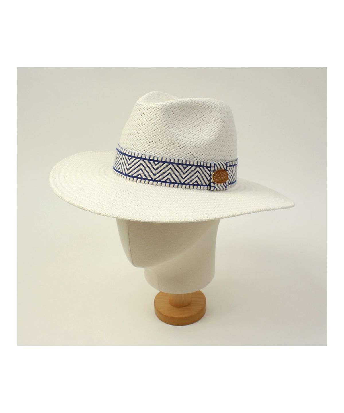 유니버셜 케미스트리(UNIVERSAL CHEMISTRY) Blue Mono Line Swing White Fedora 여름페도라