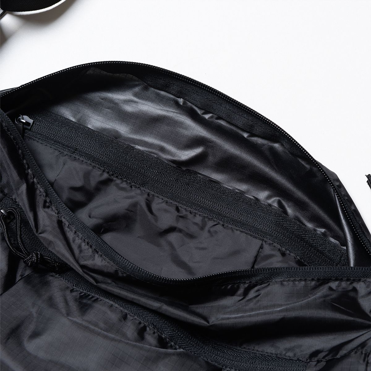 와이엠씨엘케이와이(YMCL KY) GB0608 Compact Shoulder Bag - Black
