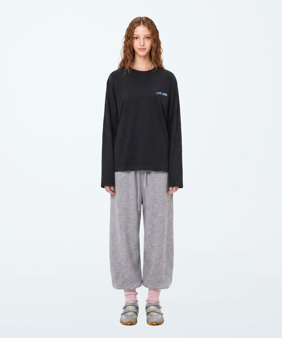 아파트먼트(APARTMENT) (W) APT FLORIST 2 LONG SLEEVE - BLACK