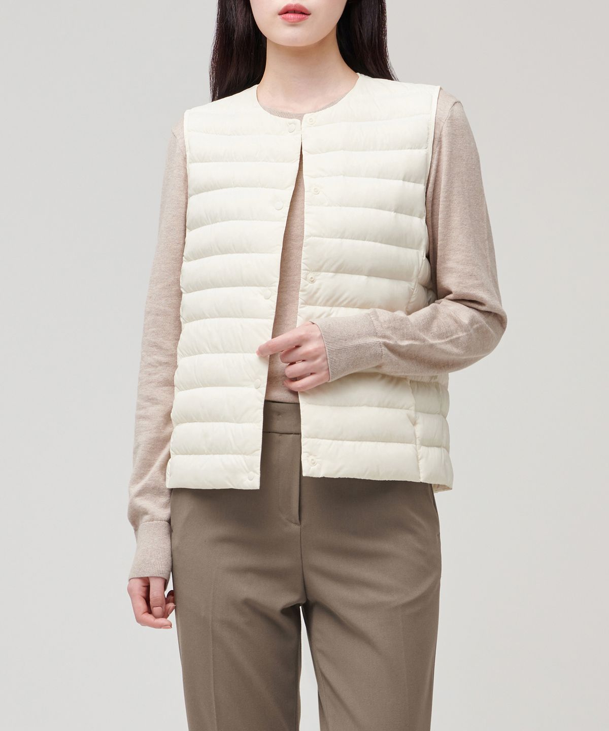 무신사 스탠다드 우먼(MUSINSA STANDARD WOMAN) 우먼즈 트랜스폼 라운드 넥 라이트 다운 베스트 [아이보리]