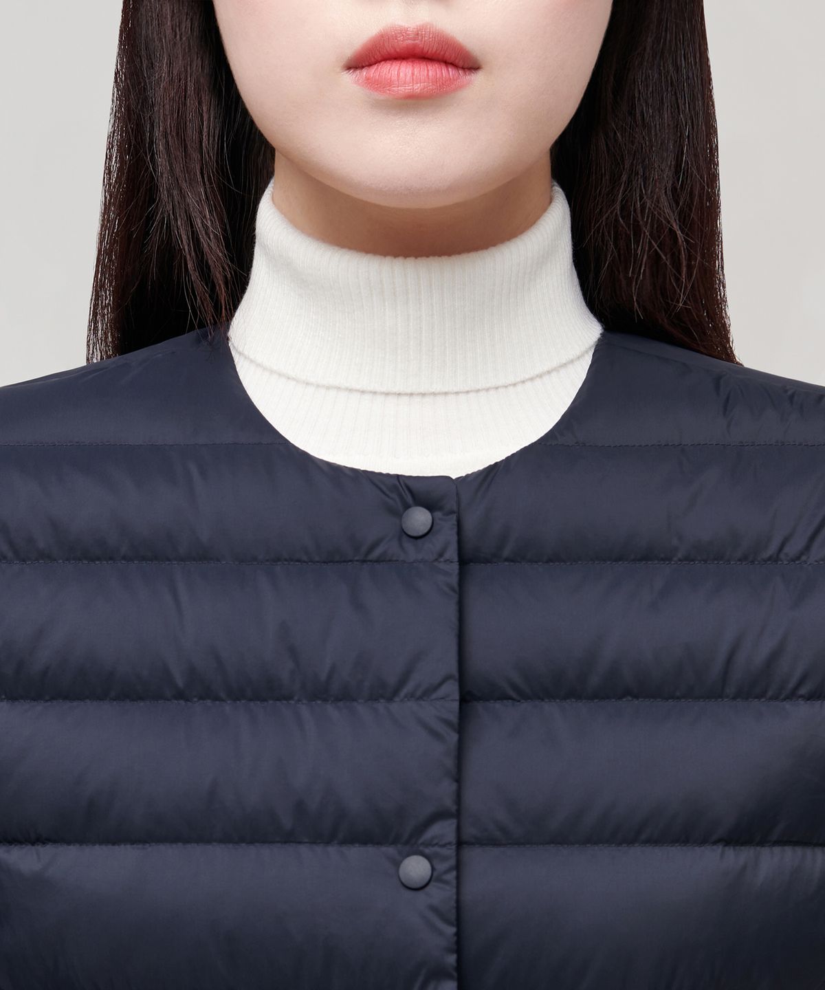 무신사 스탠다드 우먼(MUSINSA STANDARD WOMAN) 우먼즈 트랜스폼 라운드 넥 라이트 다운 베스트 [네이비]