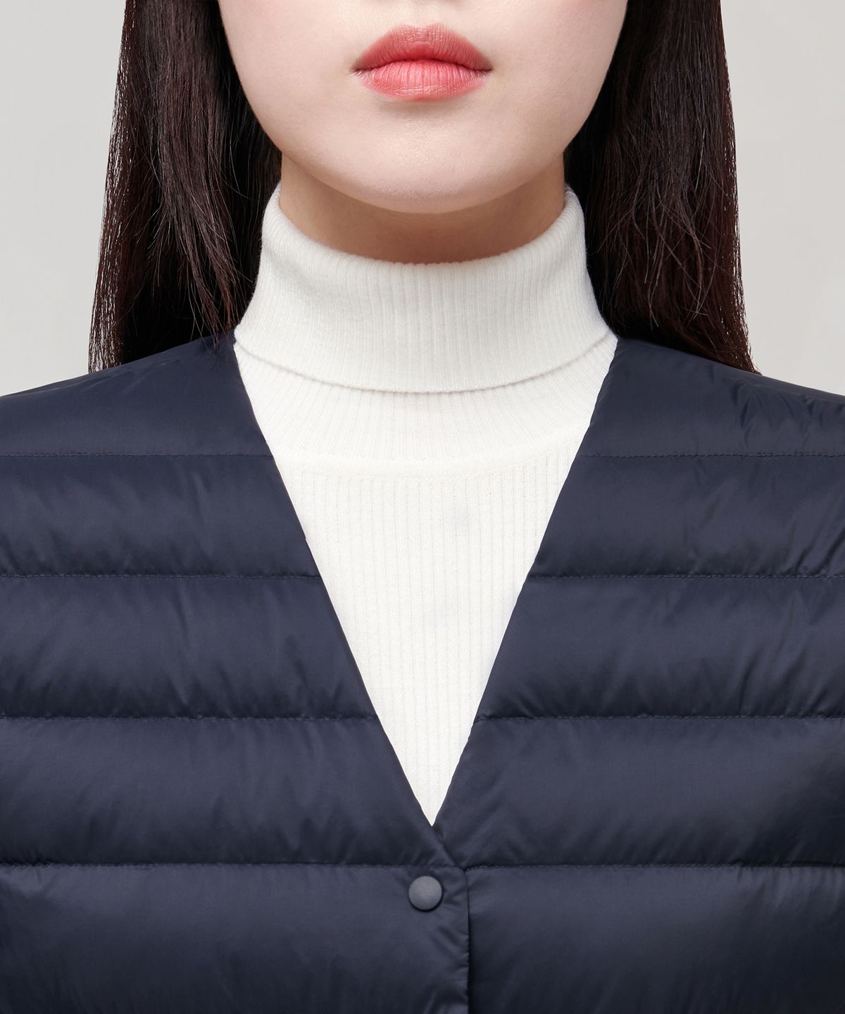 무신사 스탠다드 우먼(MUSINSA STANDARD WOMAN) 우먼즈 트랜스폼 라운드 넥 라이트 다운 베스트 [네이비]