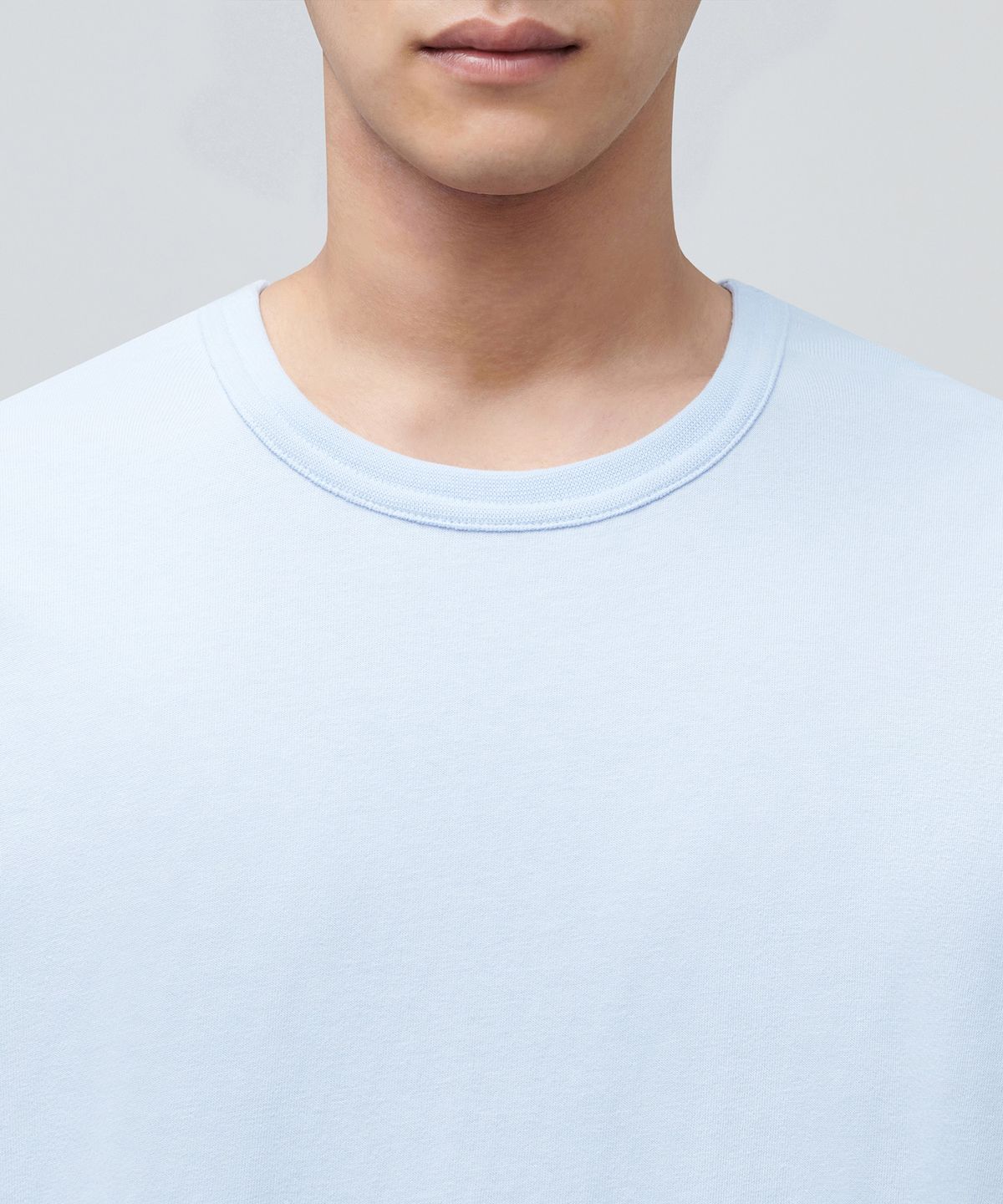 무신사 스탠다드(MUSINSA STANDARD) 릴렉스 핏 크루 넥 티셔츠 [스카이 블루]