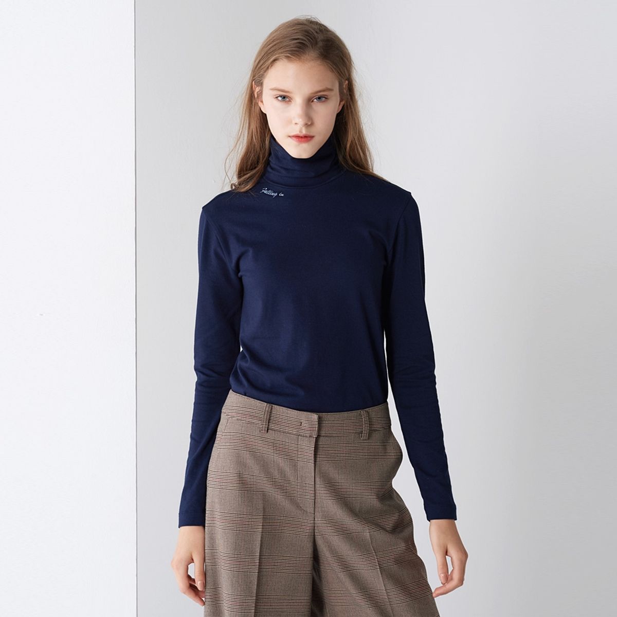 핀블랙(PINBLACK) BASIC LETTERING TURTLE-NECK NAVY