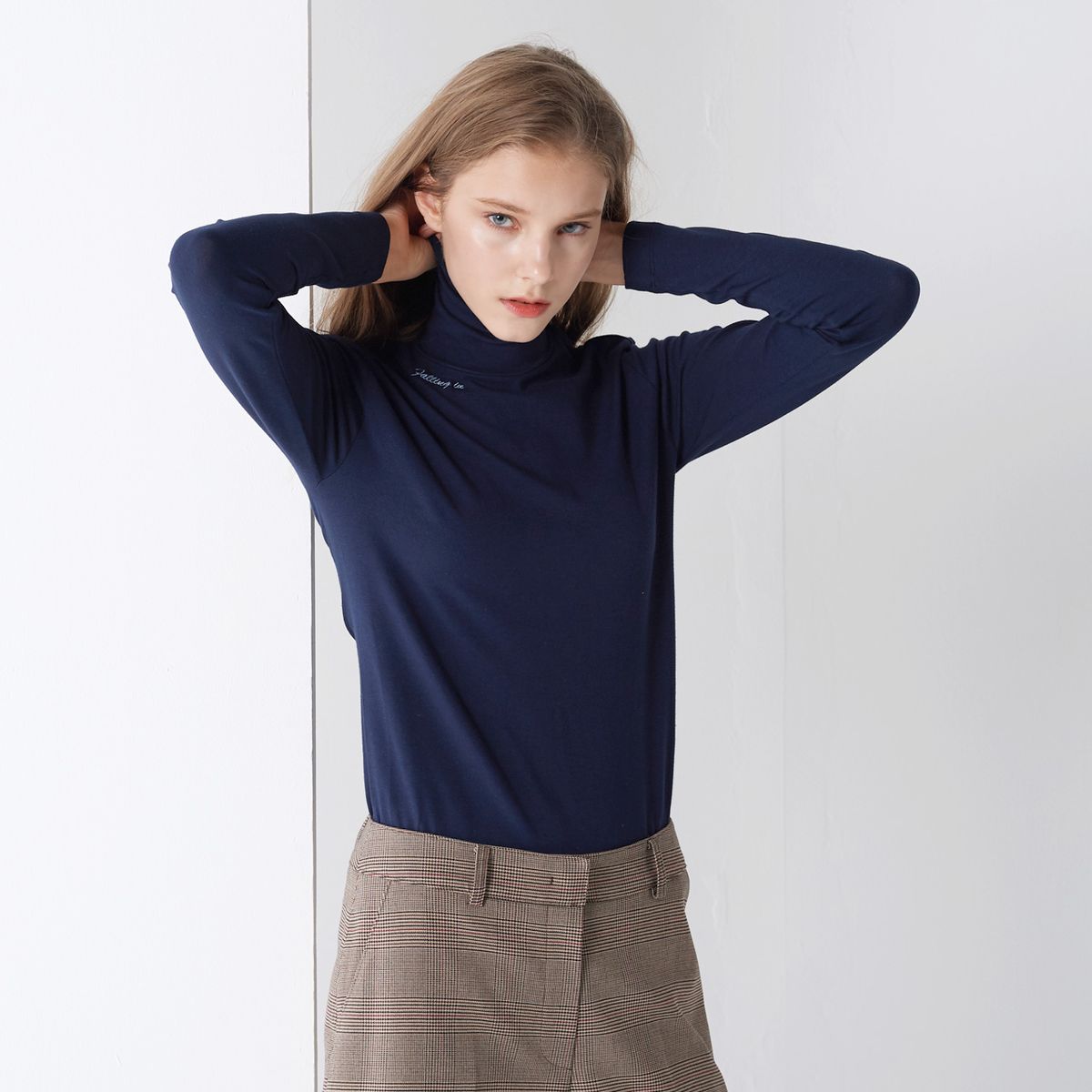 핀블랙(PINBLACK) BASIC LETTERING TURTLE-NECK NAVY