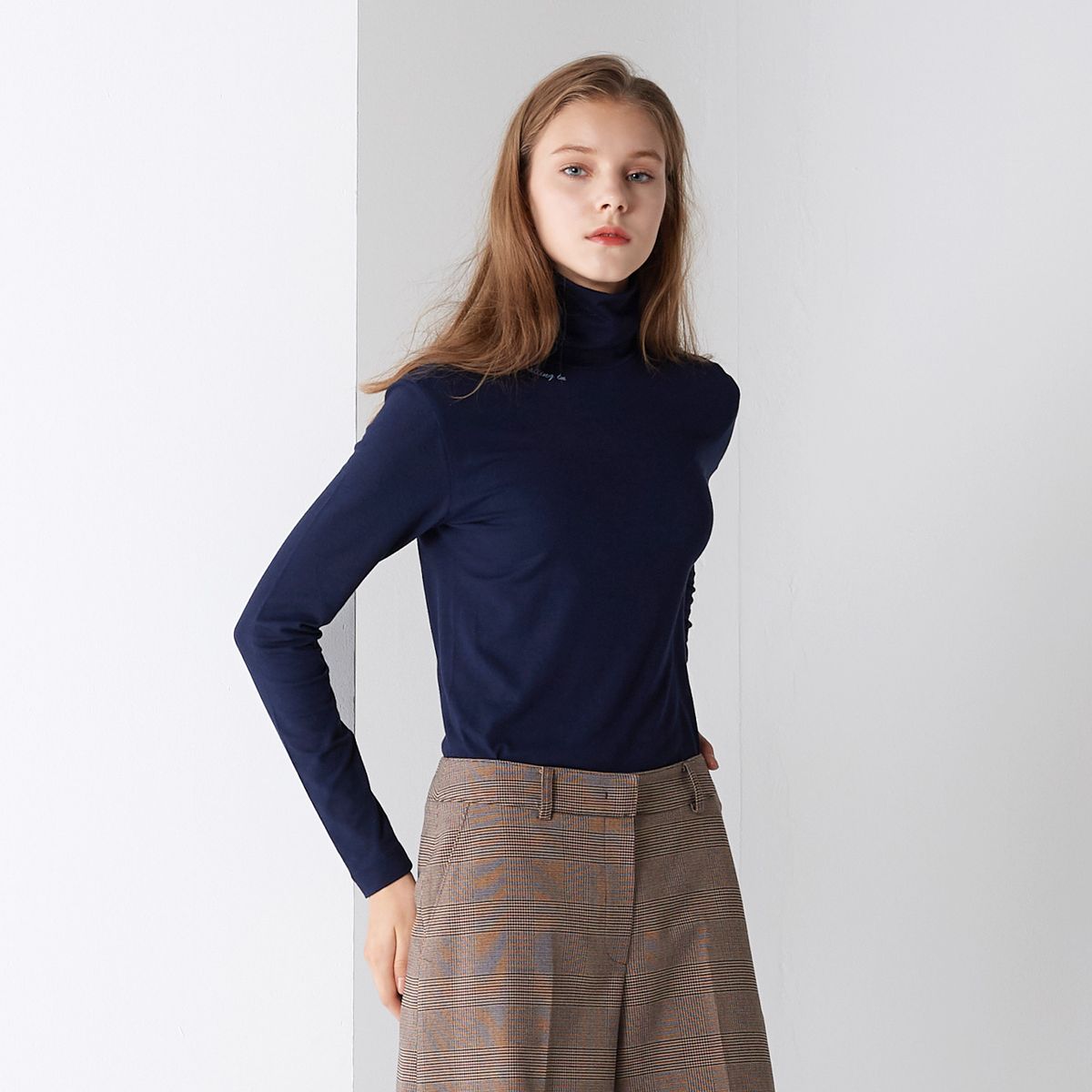 핀블랙(PINBLACK) BASIC LETTERING TURTLE-NECK NAVY