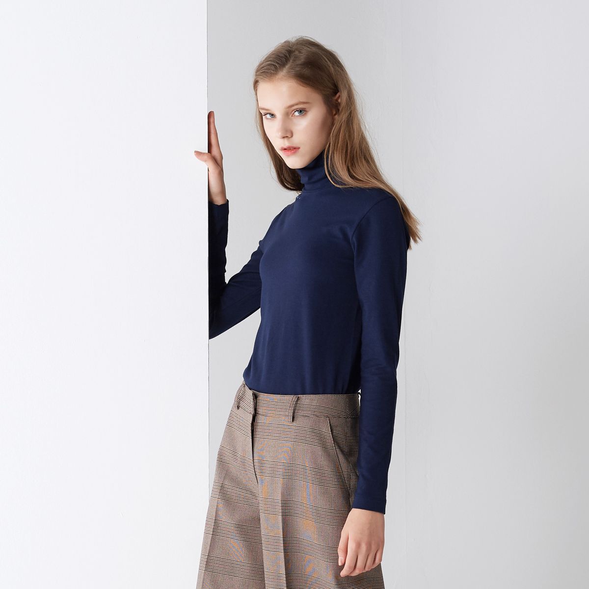 핀블랙(PINBLACK) BASIC LETTERING TURTLE-NECK NAVY