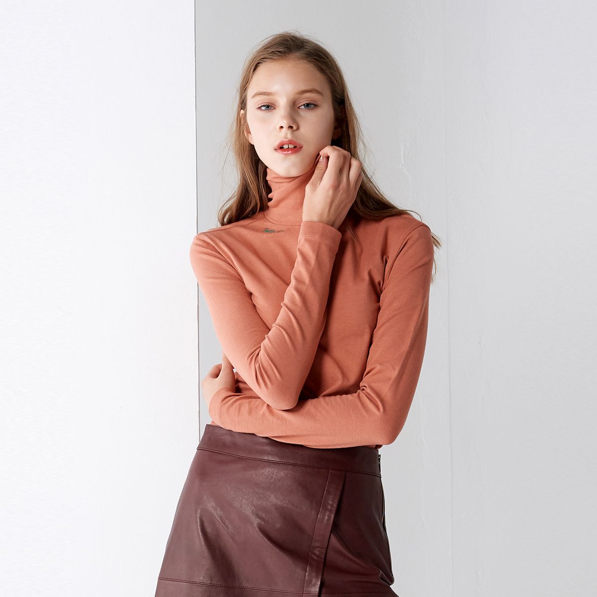 핀블랙(PINBLACK) BASIC LETTERING TURTLE-NECK PINK