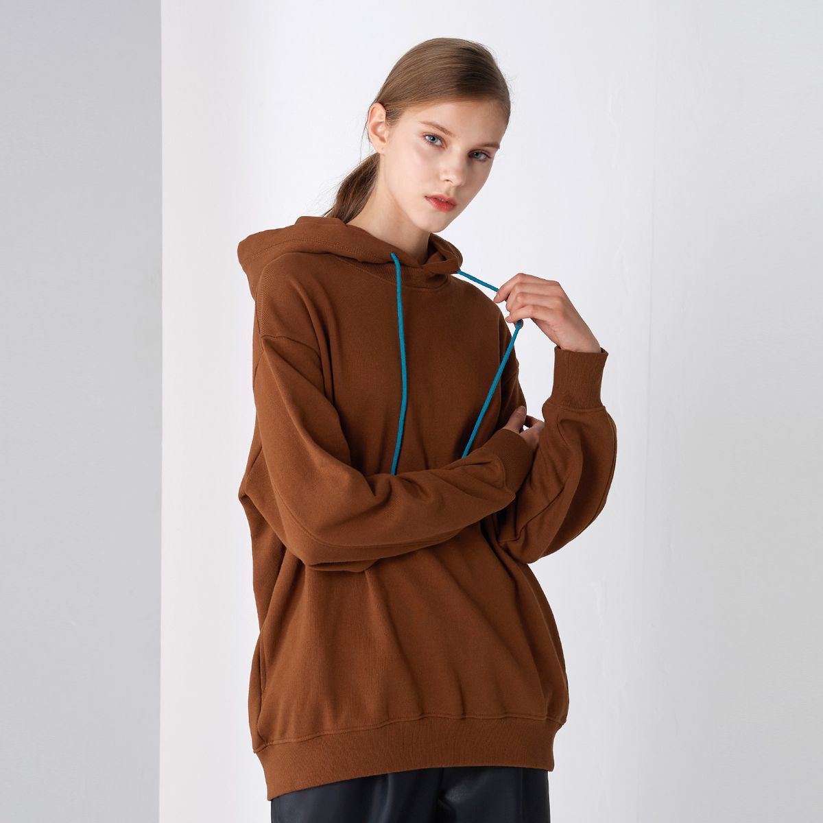 핀블랙(PINBLACK) COCOON HOOD T-SHIRTS BROWN